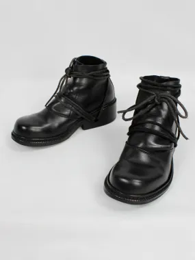 1994 Dirk Bikkembergs black boots size 37 with flap and laces through the heel，在1994年推出 Dirk Bikkembergs 系列黑色靴子，尺码37，带有翻盖和鞋带穿鞋跟。