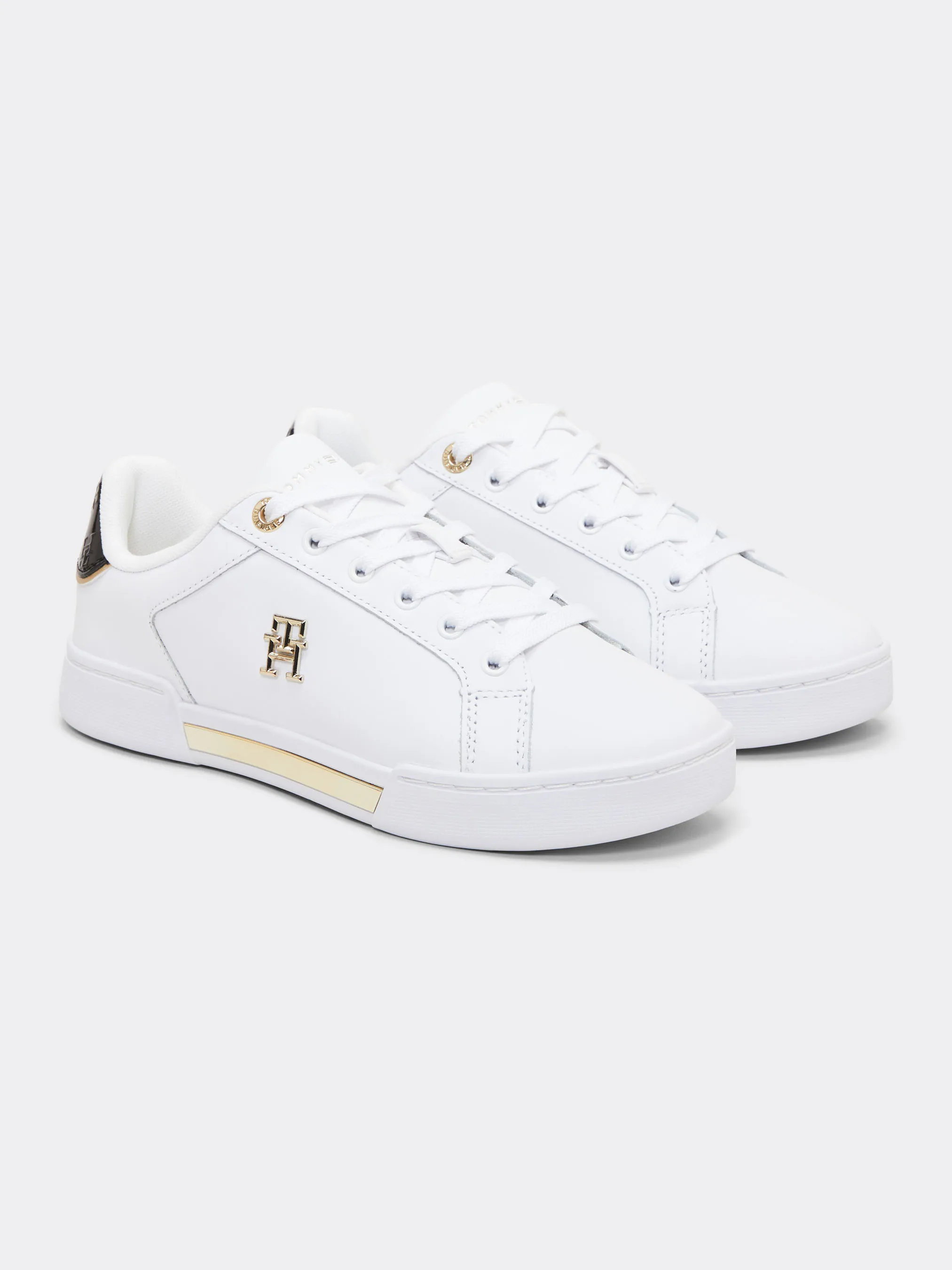 Trendy Tommy Hilfiger Sneakers