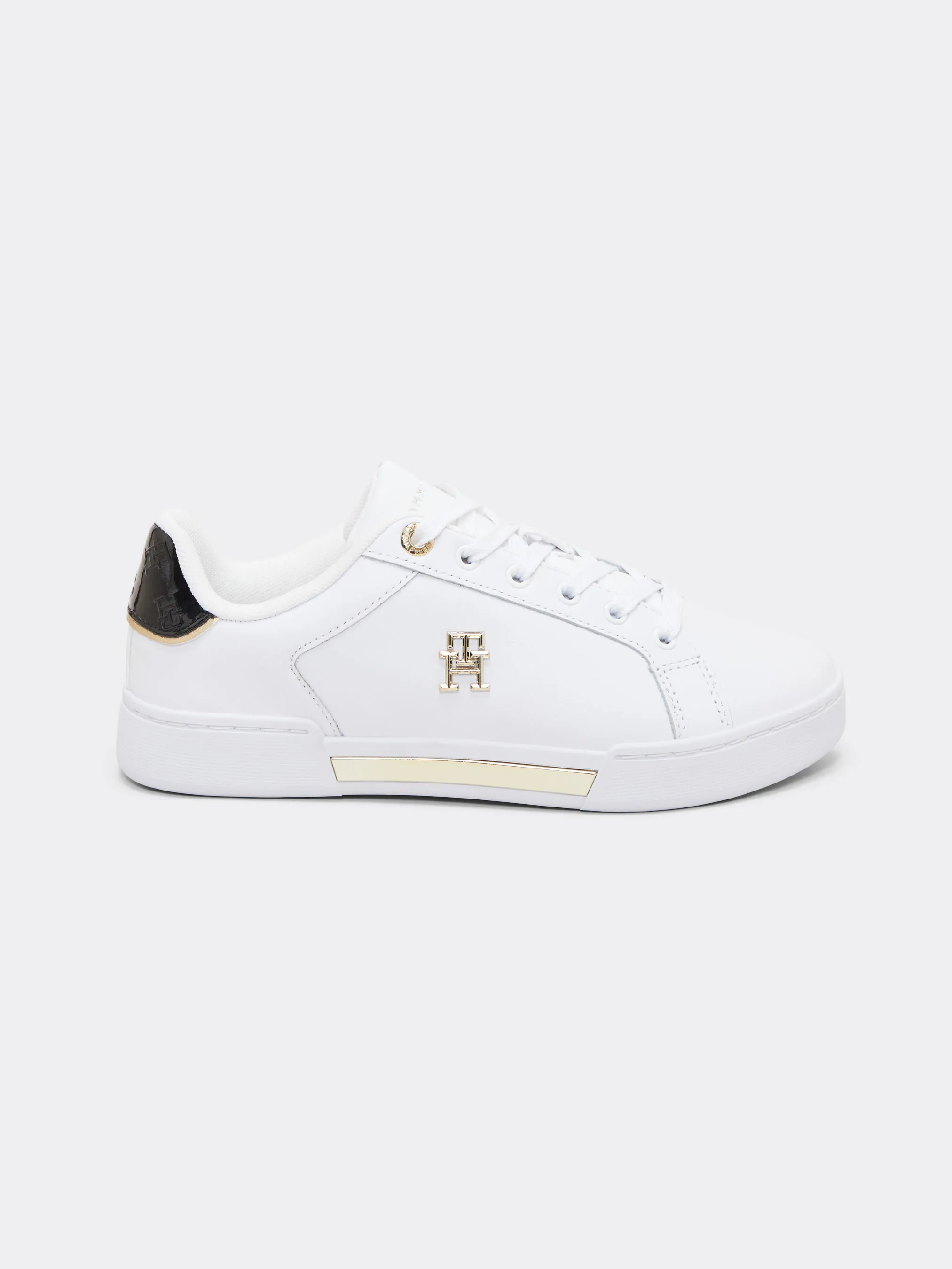 Trendy Tommy Hilfiger Sneakers